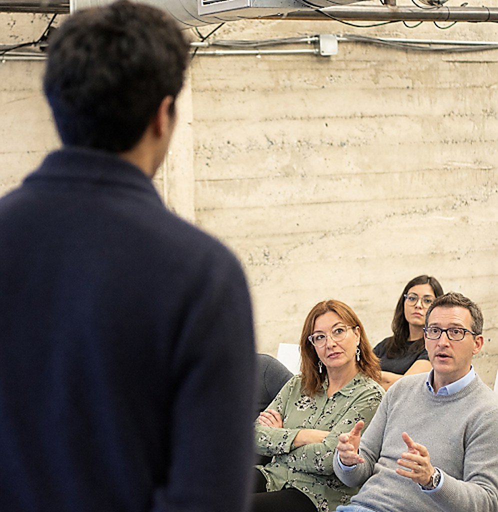 Fundadores en una sesión con mentores en Silicon Valley